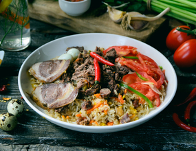 Казы плов (айран+салат) 马肉肠抓饭套餐