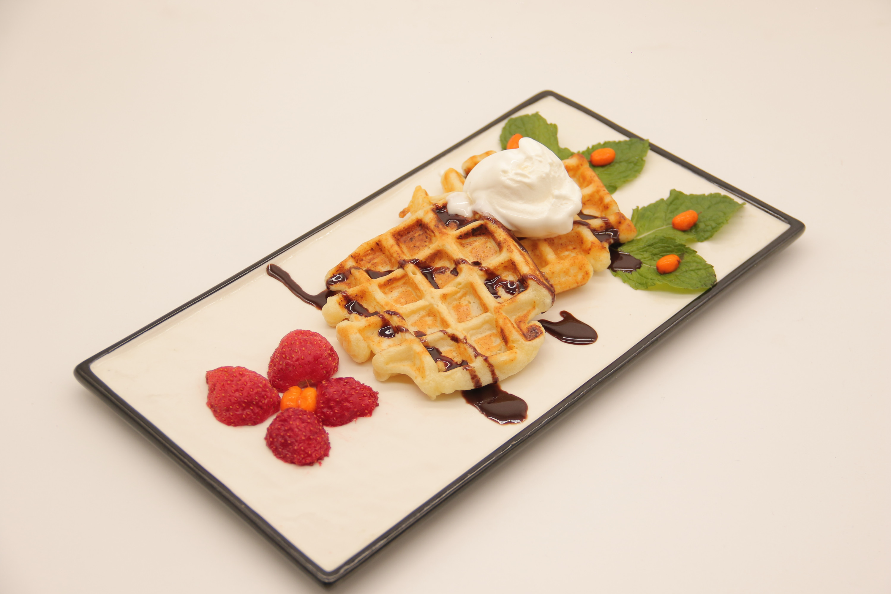 Бельгийские вафли с свежими ягодами
