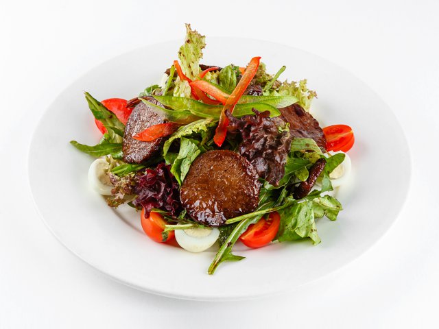 Теплый салат с говядиной